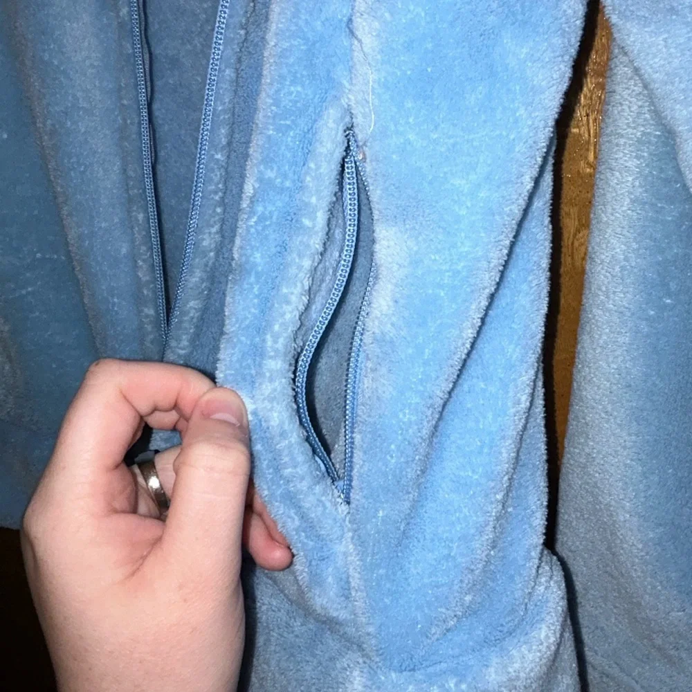 Cowgirl Legend Size Medium Women’s Light Blue Soft Fuzzy Zip Up Pockets Jacket - Picture 5 of 7